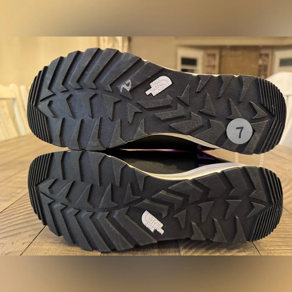 The North Face Thermoball Pull-On Waterproof Snow Boot Youth Size 7 (NWOT)